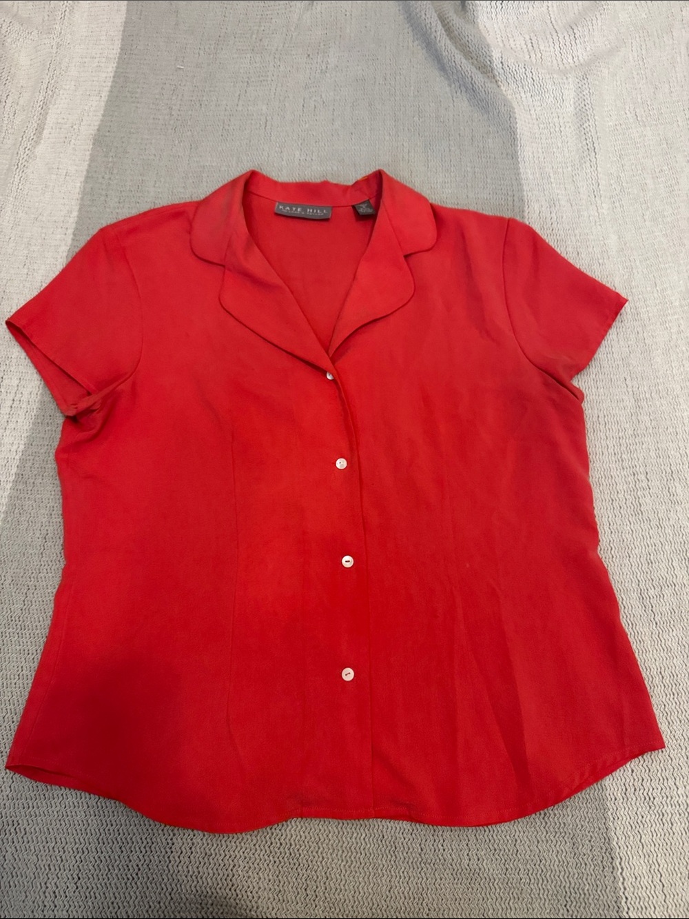 Kate Hill Lord & Taylor Size 6 Red 100% Silk Short Sleeve Button Blouse